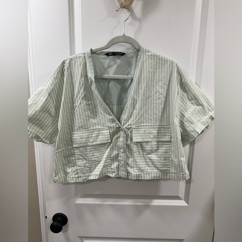 ZARA BRAND NEW CROPPED BUTTON DOWN TEE